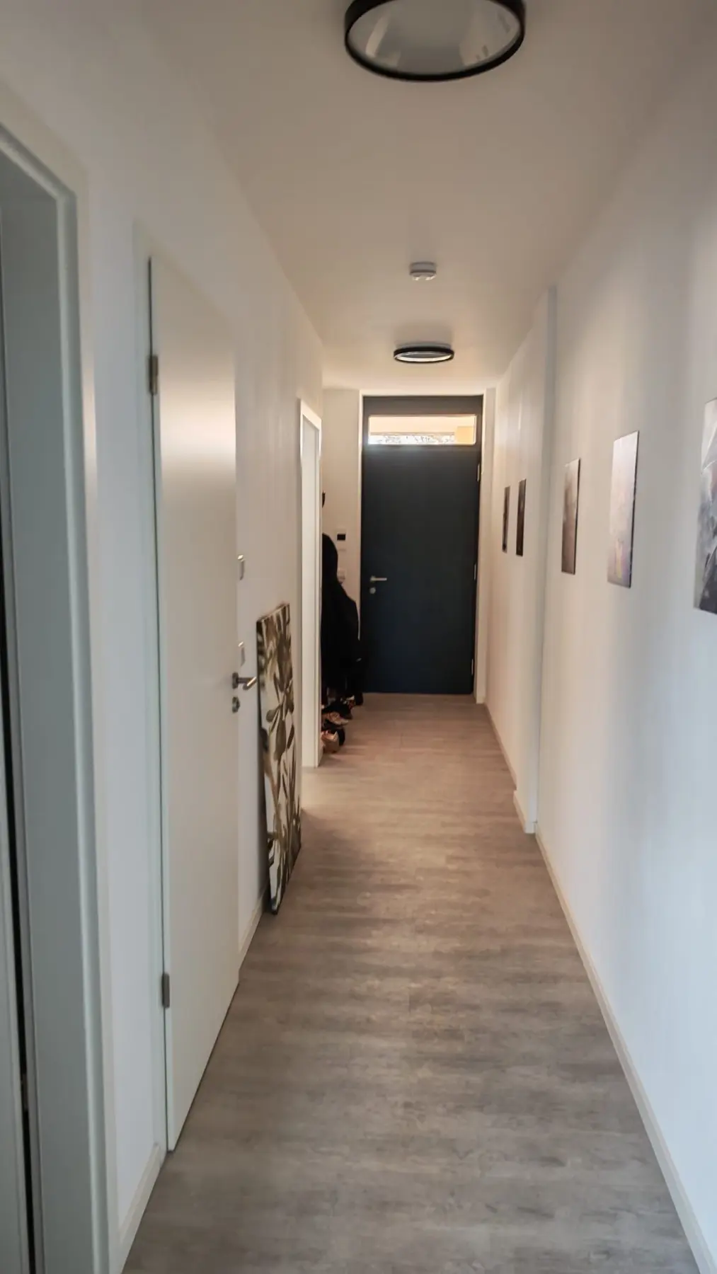 Moderner Flur im Neubau
