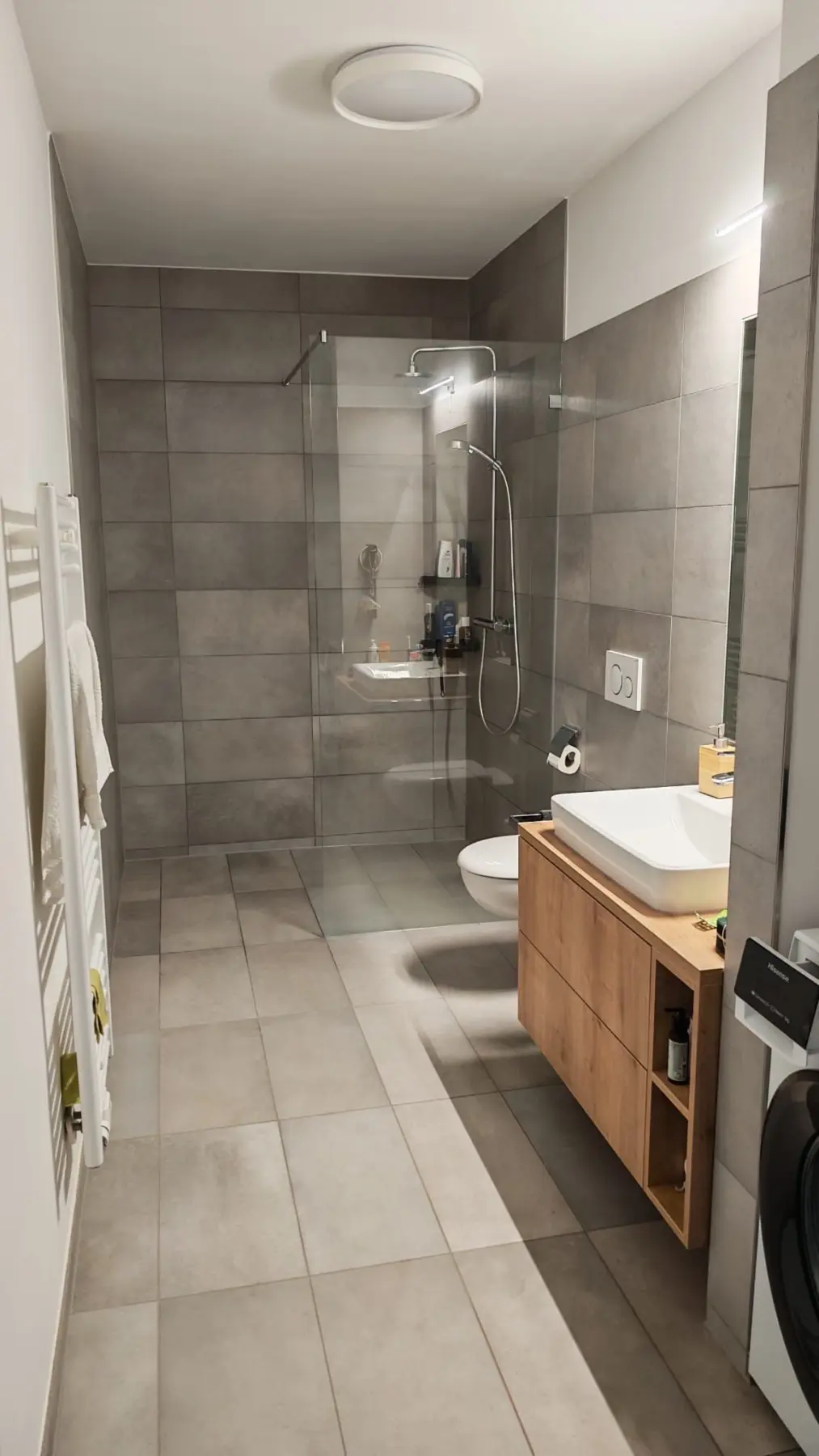 Modernes Badezimmer