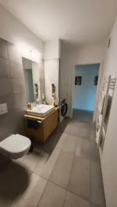 Modernes Badezimmer