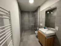Modernes Badezimmer