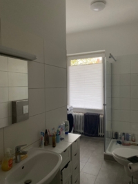 Modernes WG-Badezimmer