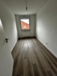 Helles Zimmer mit Fenster
