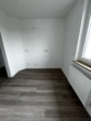 Helles Zimmer mit Fenster