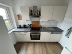 Moderne Küche mit Geräten - Attraktive 2-Zimmer-Wohnung mit Balkon und Kellerraum in ruhiger Lage von Ankum – ab 01.08.2026 verfügbar