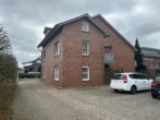 Hausansicht seite 1 - Attraktive 2-Zimmer-Wohnung mit Balkon und Kellerraum in ruhiger Lage von Ankum – ab 01.08.2026 verfügbar