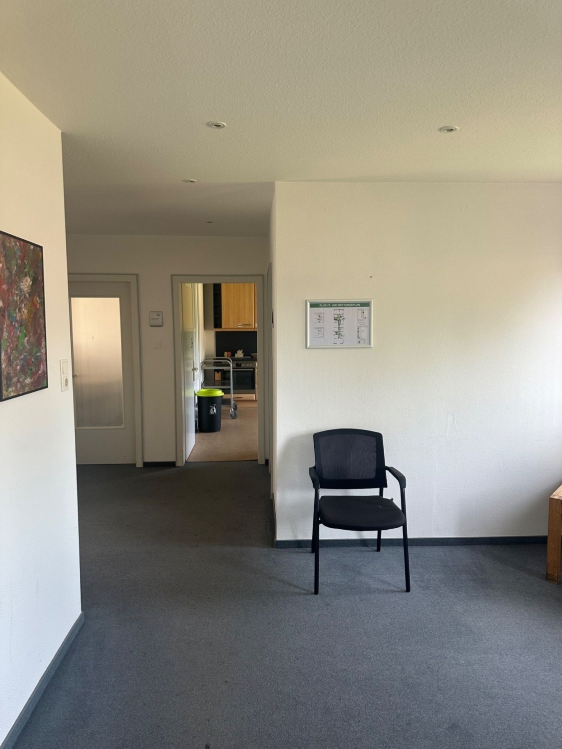 Lichtdurchflutetes Büro
