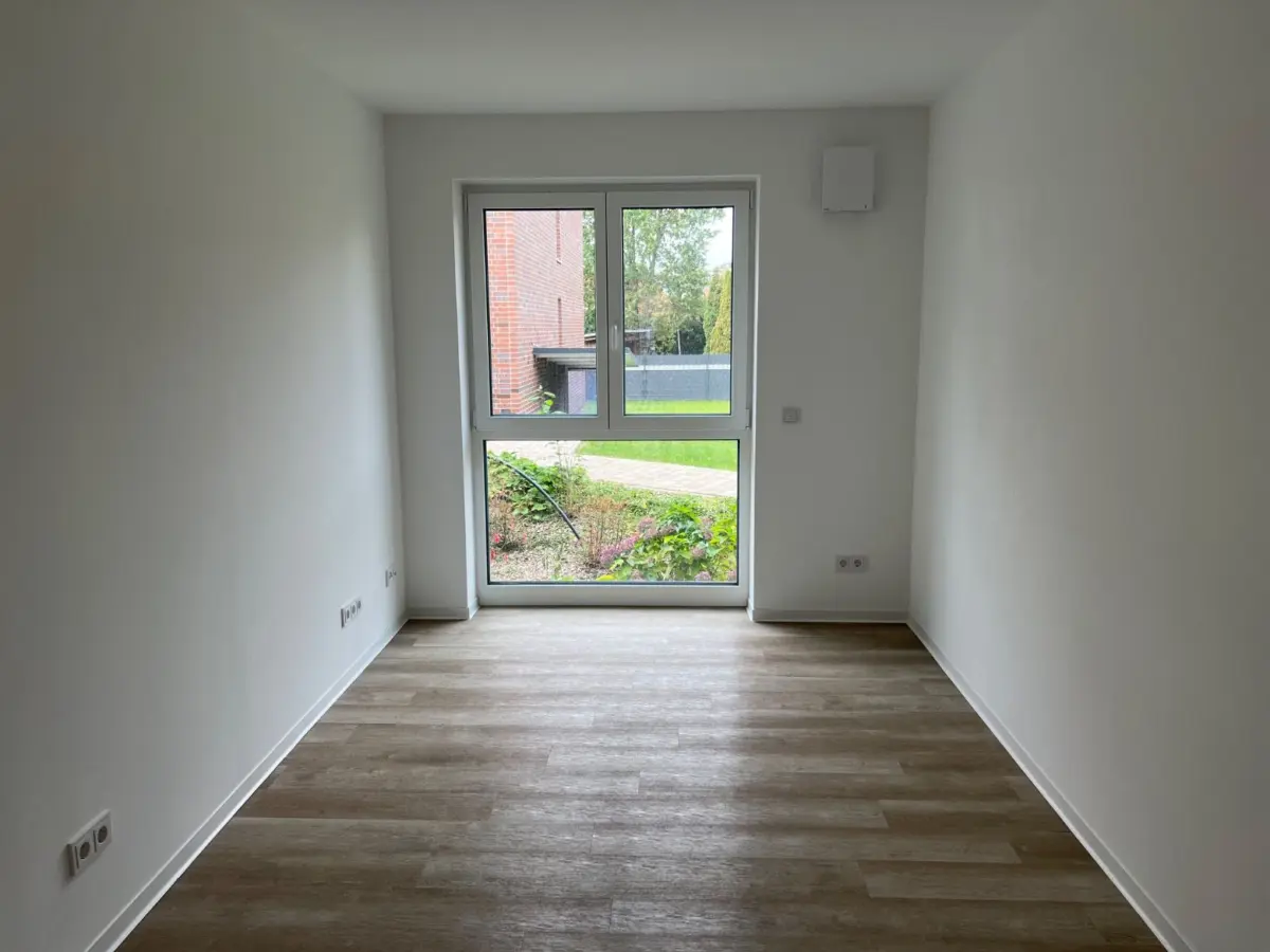 Helles Zimmer mit Fenster