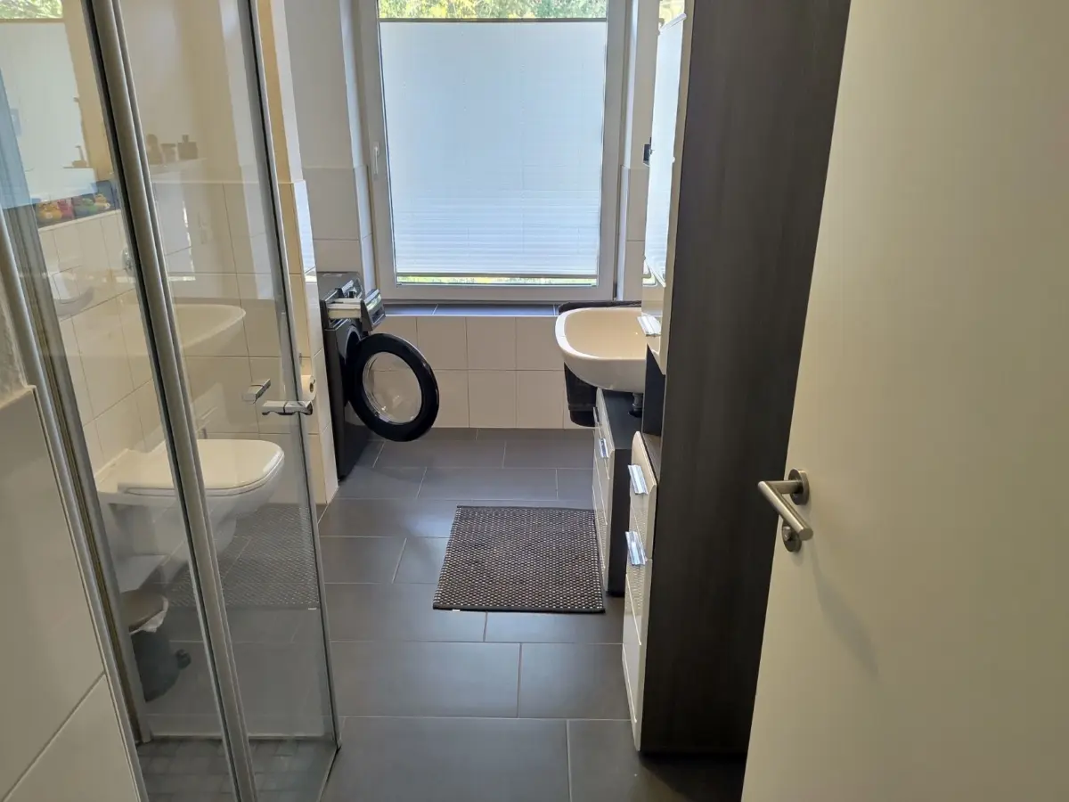 Modernes Badezimmer