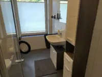 Modernes Badezimmer