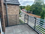 Balkon mit Straßenblick
