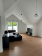 Helles Wohnzimmer mit Balkon