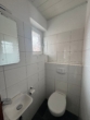 Kleines Gäste-WC mit Fenster