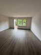 Helles Wohnzimmer mit Gartenblick