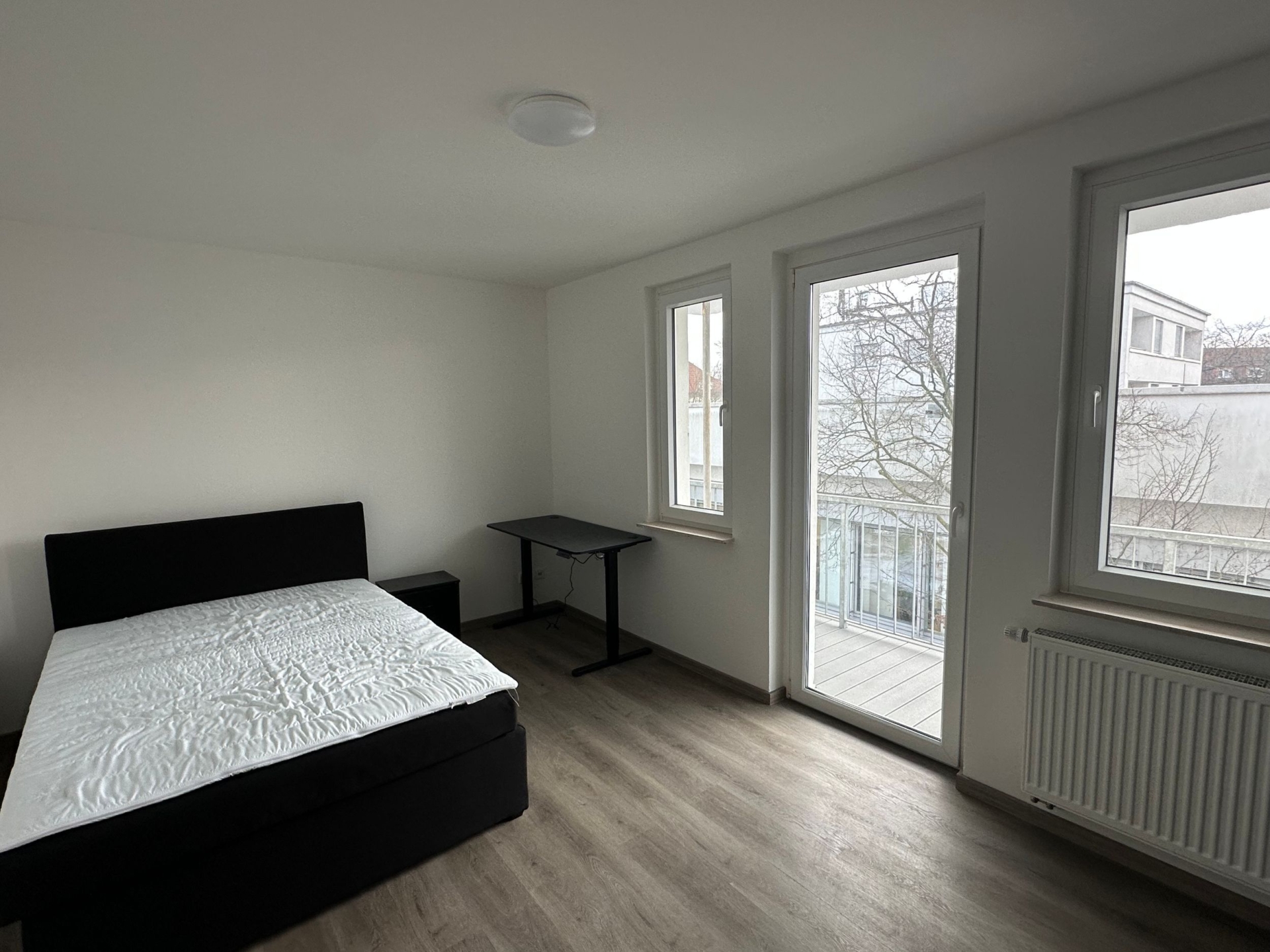 Helles WG-Zimmer mit Balkon