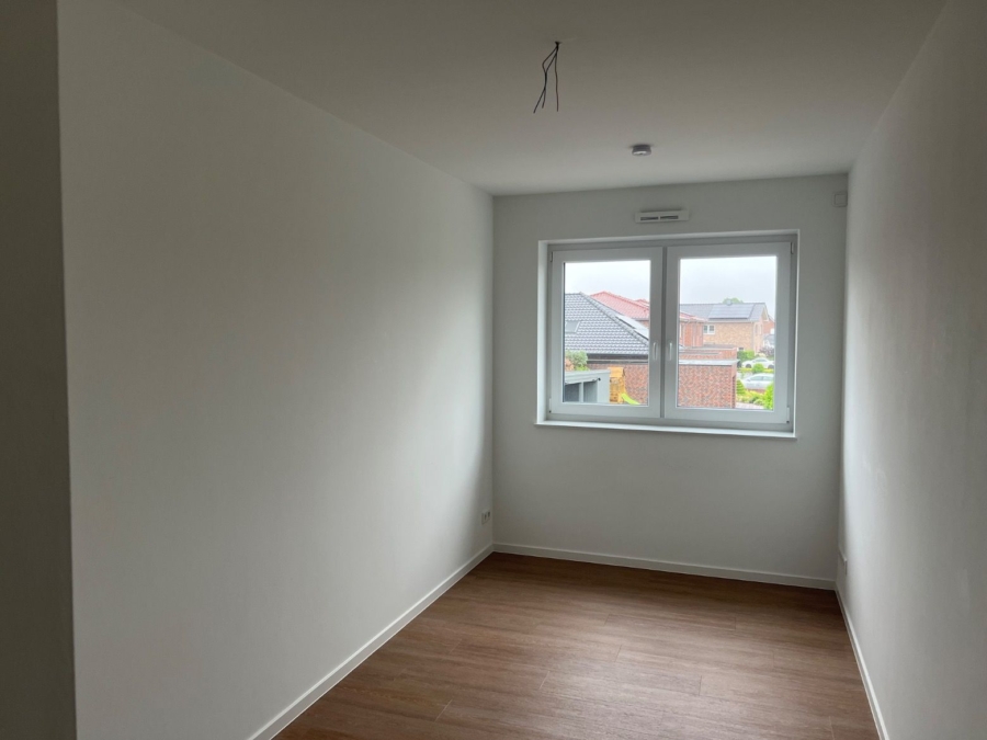 Helles Zimmer mit Fenster