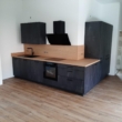 Moderne Küche mit Holzelementen