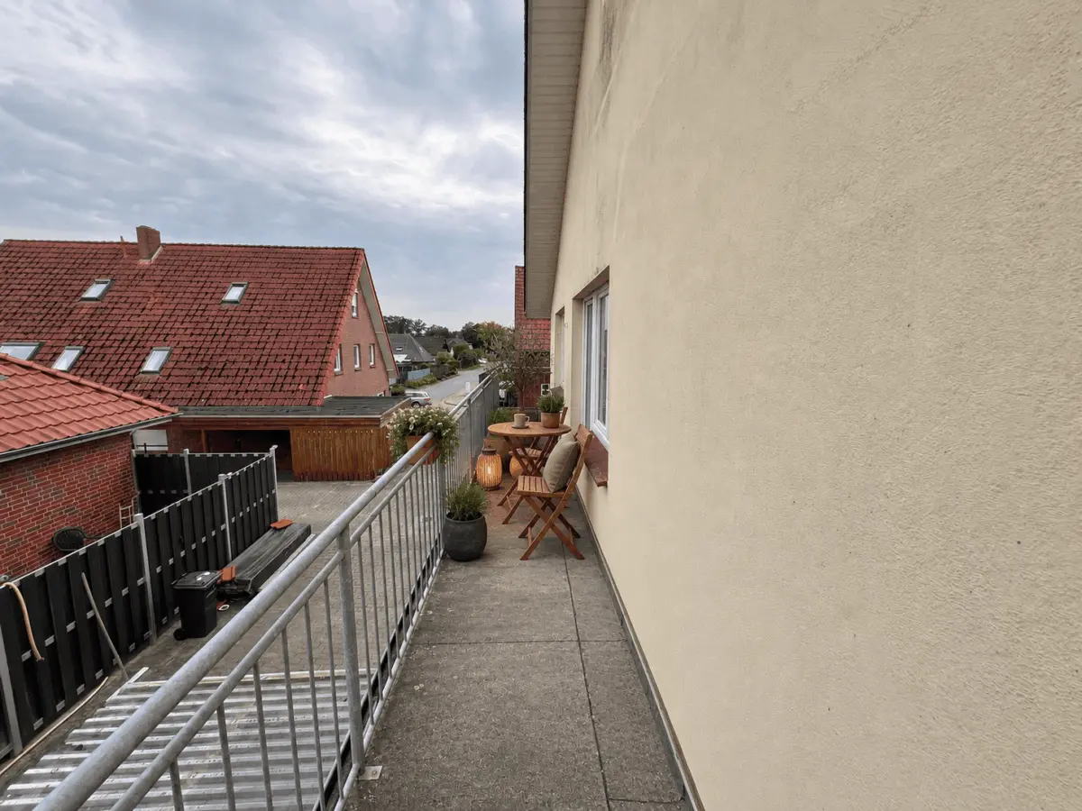 Balkon mit Sitzgelegenheit