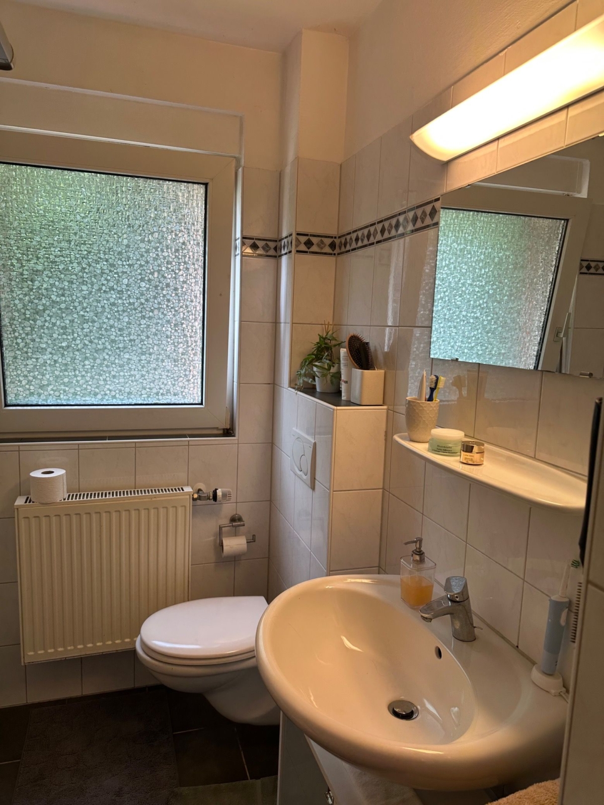 Modernes Badezimmer