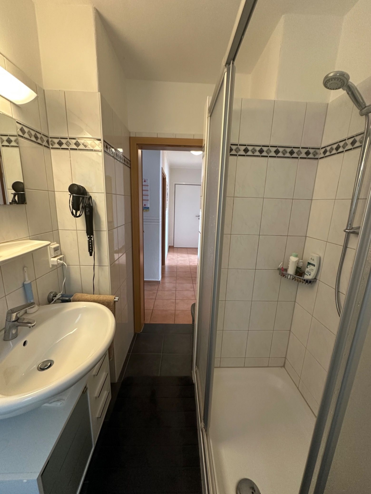 Modernes Badezimmer
