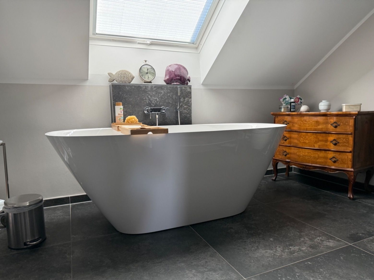 Modernes Badezimmer