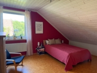 Helles Dachgeschosszimmer