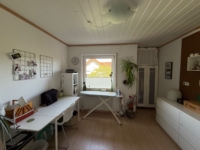 Helles Arbeitszimmer