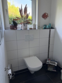 Gäste-WC mit Fenster