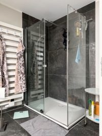 Modernes Badezimmer