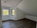 Helles Schlafzimmer im Dach - Frisch sanierte 3-Zimmer Wohnung im Ortskern von Neuenkirchen/Br. zu vermieten!