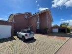 Wohnhaus mit Parkplatz