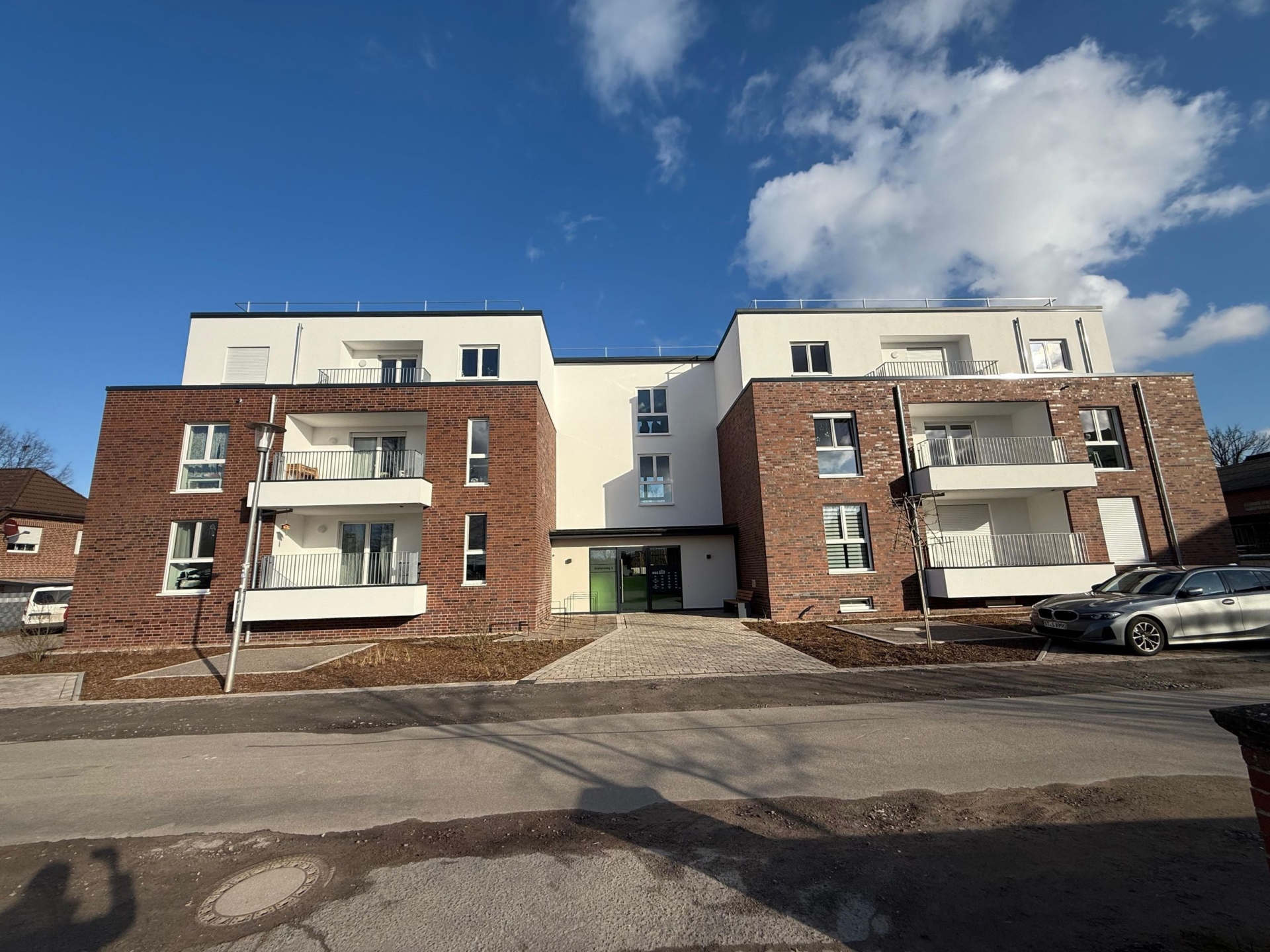 Moderne 4-Zimmer-Wohnung in Bramsche mit Balkon und Tiefgarage 49565 Bramsche, Etagenwohnung