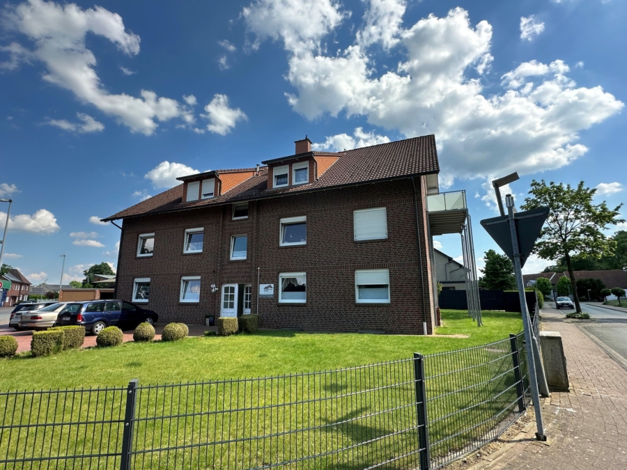 Backsteinhaus mit Garten