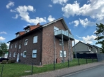 Zweistöckiges Backsteinhaus
