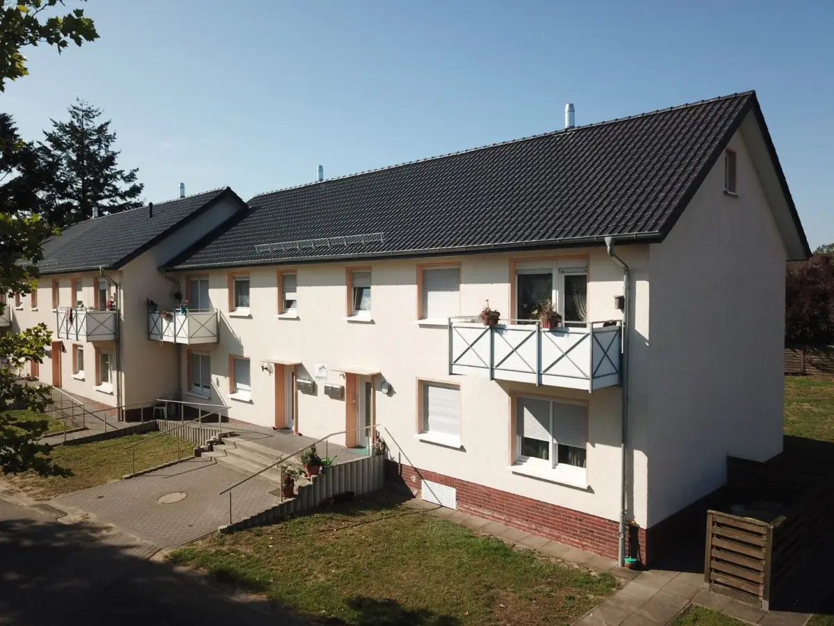 Mehrfamilienhaus mit Balkonen