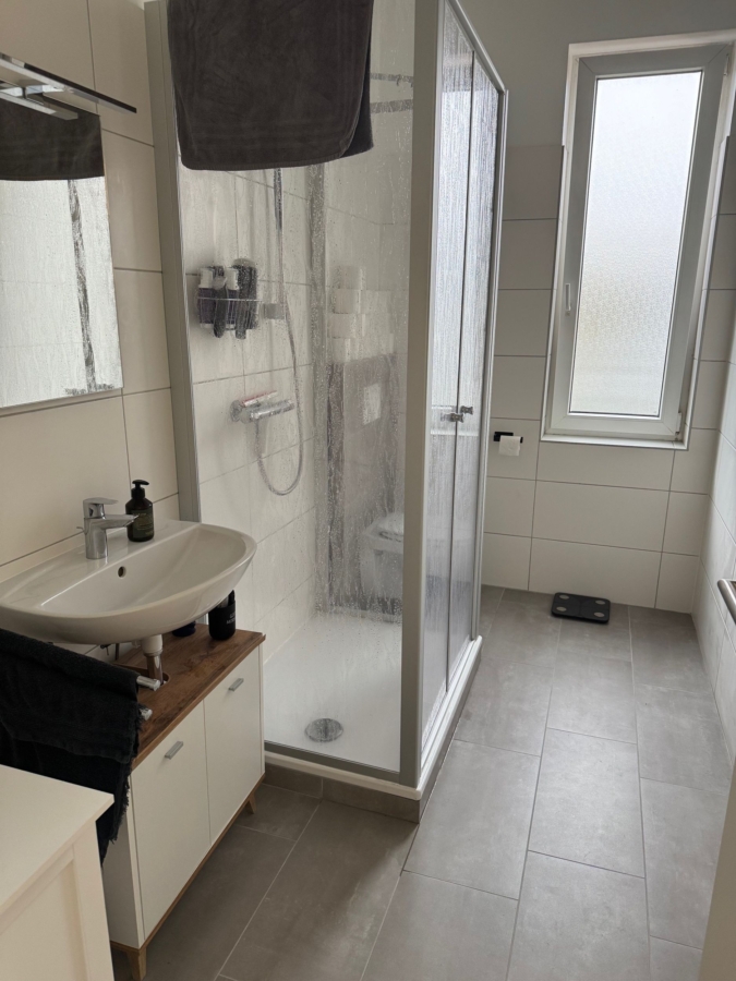 3er WG sucht neuen Mitbewohner! – möbliertes WG-Zimmer zu vermieten! - Photo 3