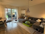 Helles Wohnzimmer mit Sofa - Moderne Erdgeschosswohnung in Osnabrück – Ihr neues Zuhause!
