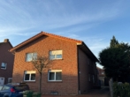 Rotes Backsteinhaus - Großzügige 3-Zimmer Erdgeschosswohnung in schöner Lage!