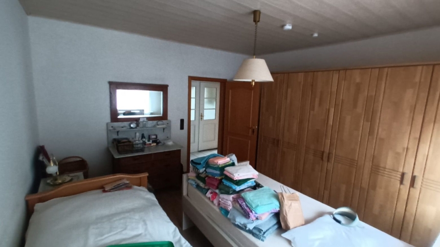 Schlafzimmer mit Doppelbett