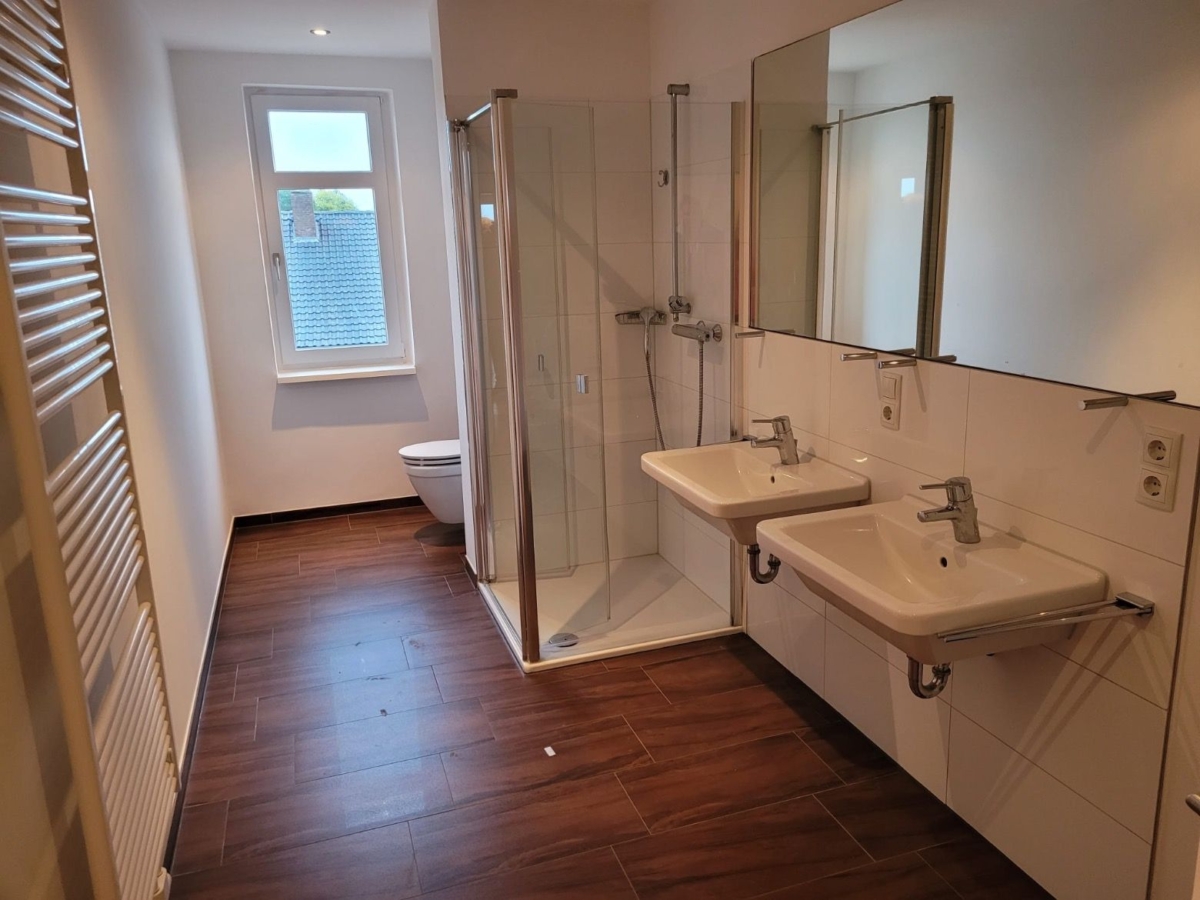 Modernes Badezimmer