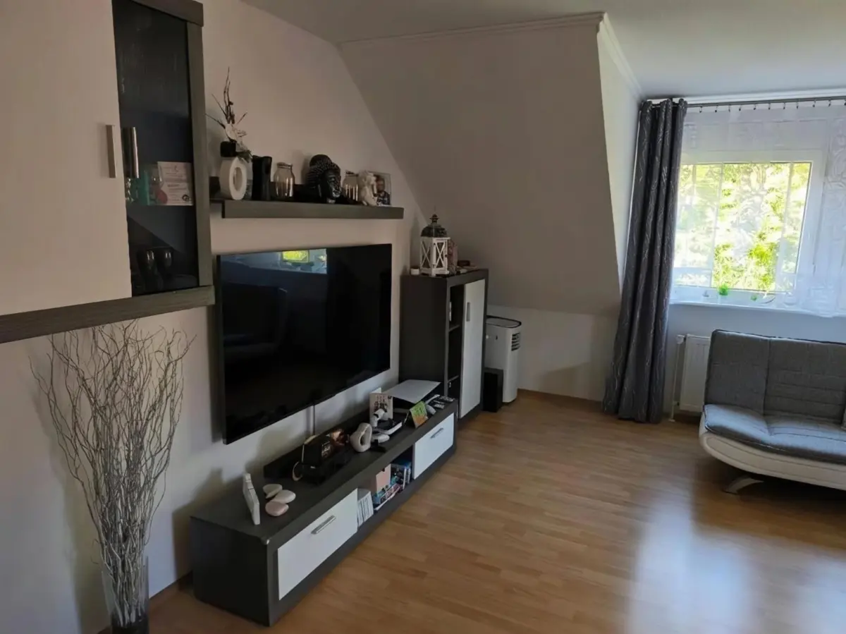 Wohnzimmer mit moderner Einrichtung