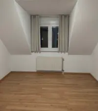 Leeres Dachgeschosszimmer
