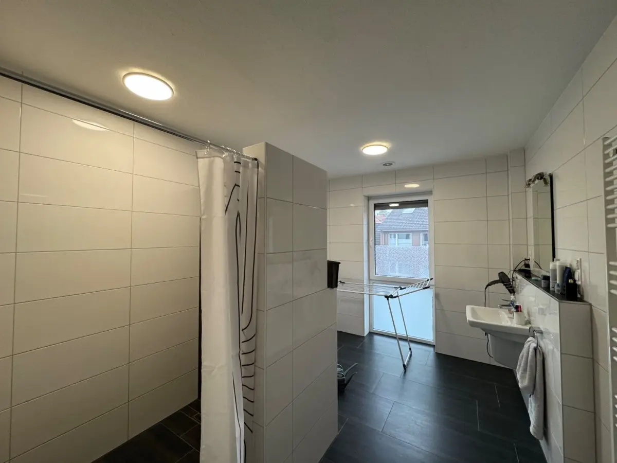 Modernes Badezimmer