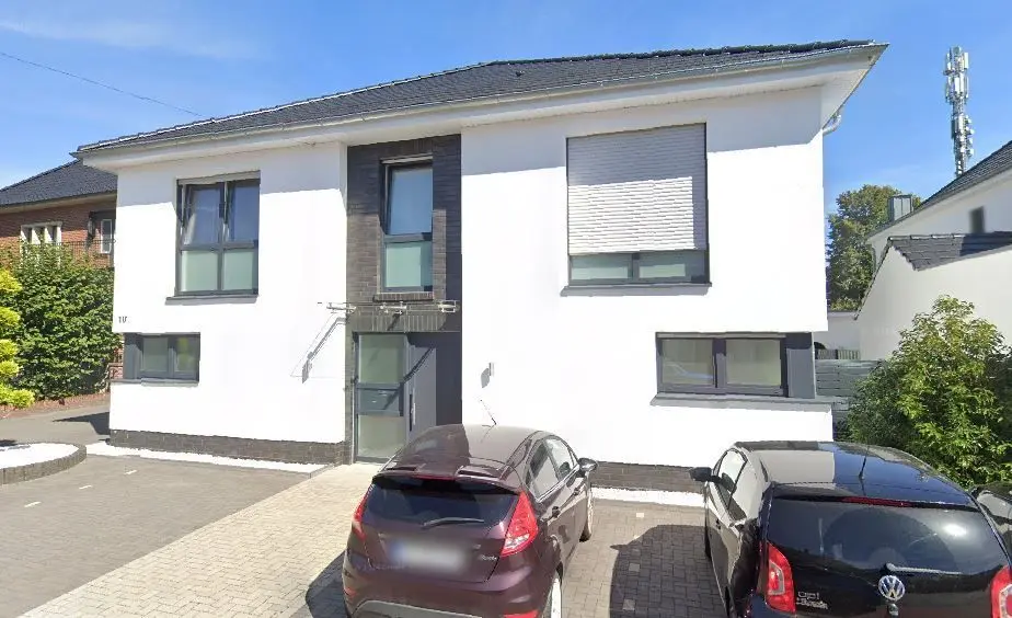 Zweistöckiges Wohnhaus