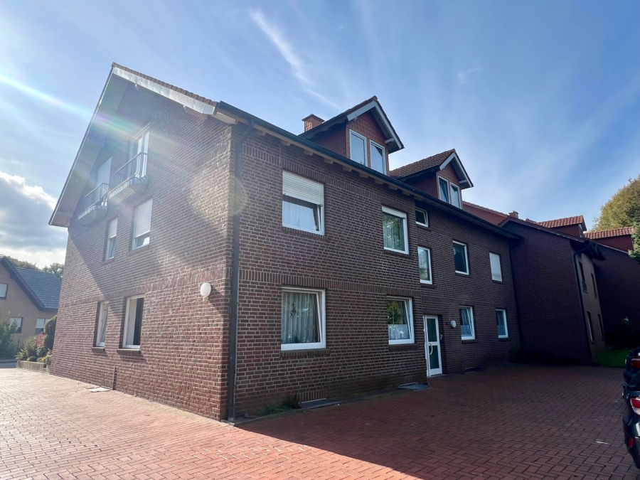 Backsteinwohnhaus im Sonnenschein
