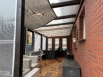 Überdachte Terrasse mit Möbeln - Einfamilienhaus Baujahr 1977 auf Erbpachtgrundstück im Herzen von Bersenbrück!