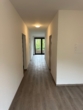 Langer Flur mit Fenster - WG-Zimmer! – Sanierte 4-er WG sucht neue Mieter!