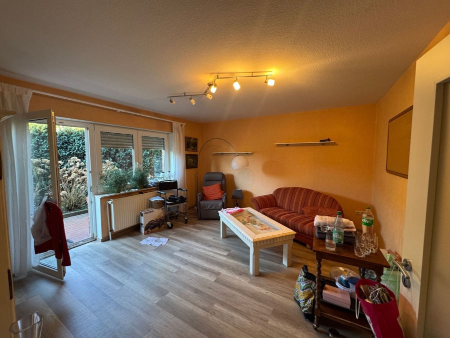Helles Wohnzimmer mit Loggia