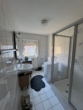 Helles Badezimmer