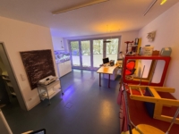 Helles Büro mit Balkon