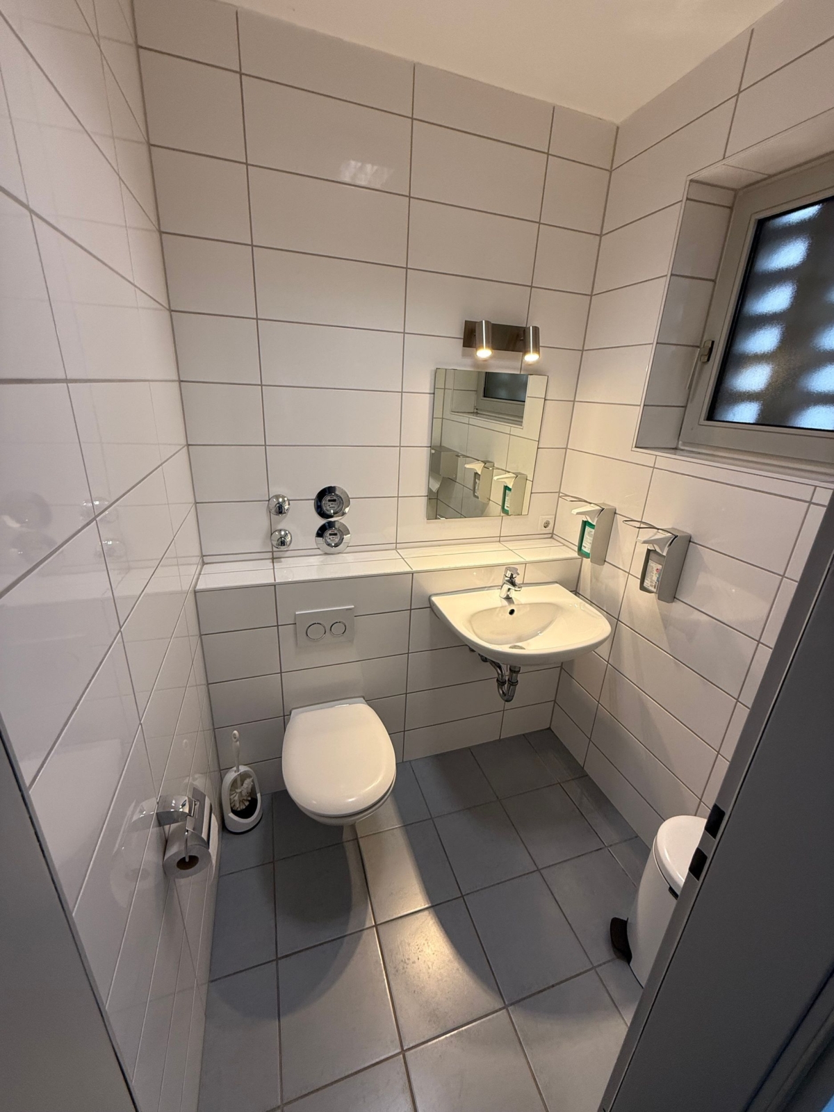 Modernes Badezimmer